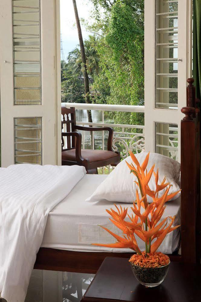 Punarnava Bamboo Lagoon Ayurveda Village Kochi 外观 照片