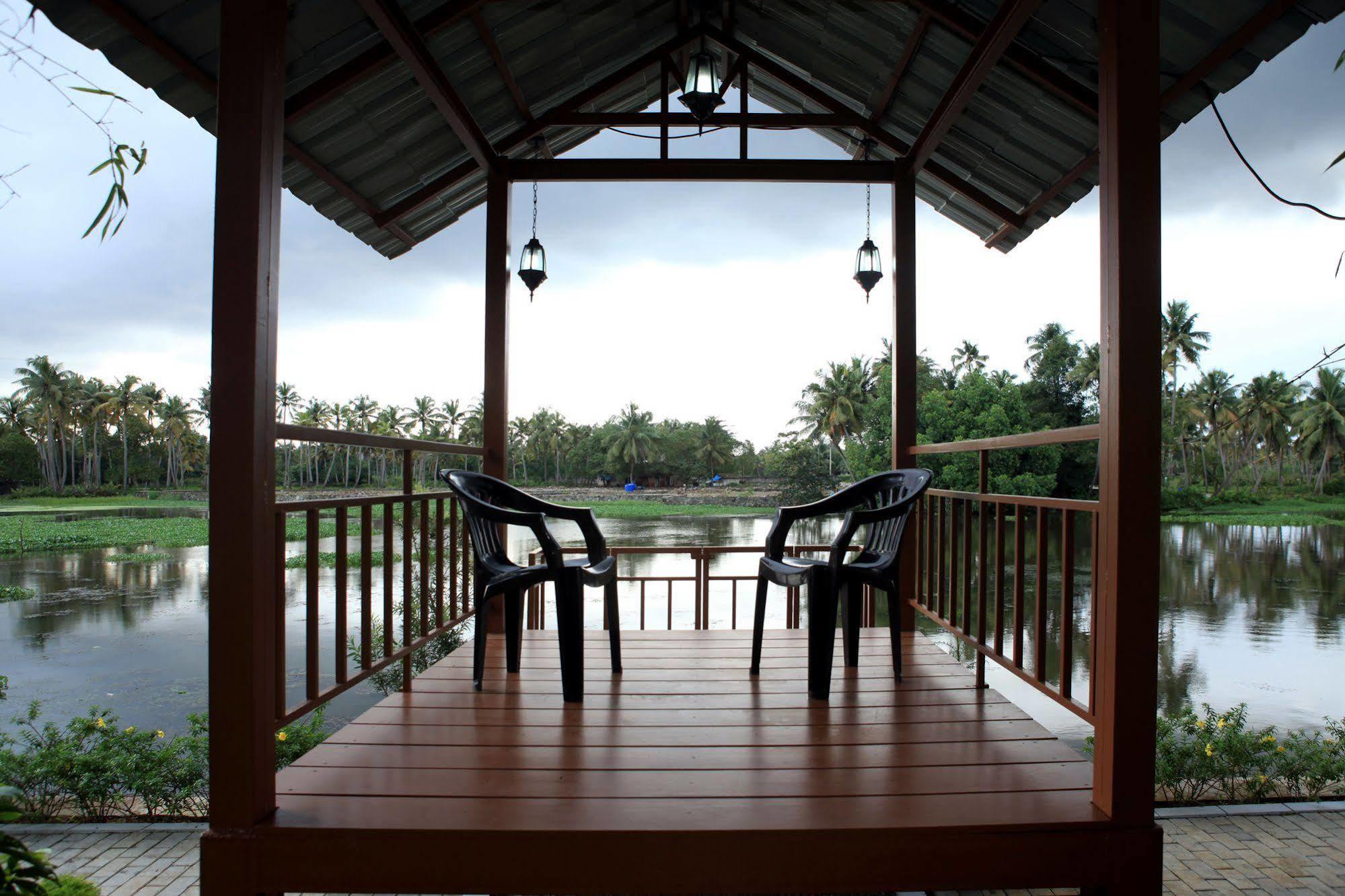 Punarnava Bamboo Lagoon Ayurveda Village Kochi 外观 照片